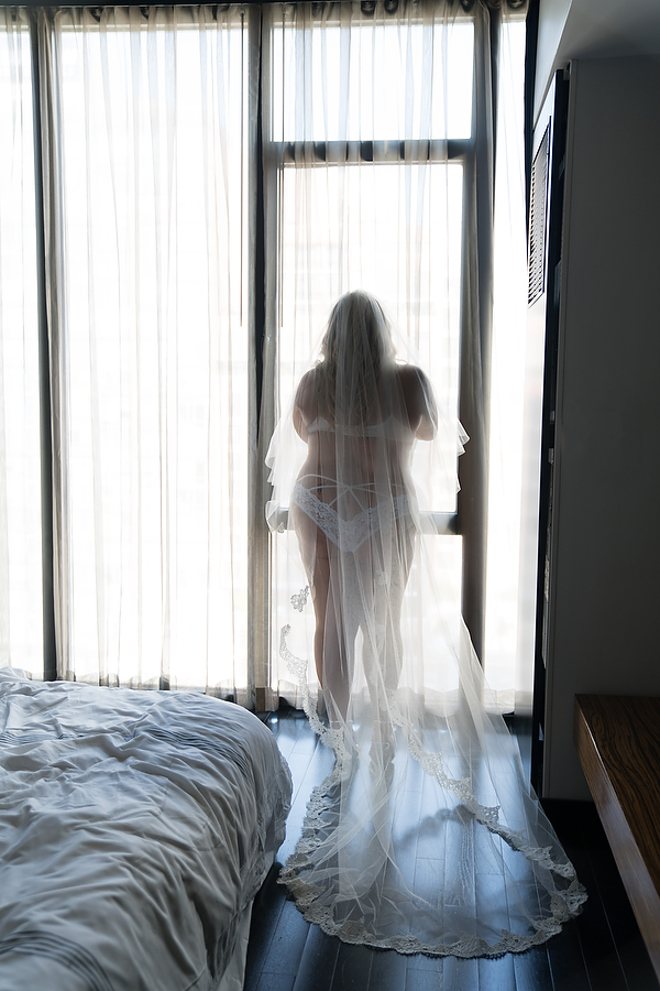 see love boudoir photo shoot